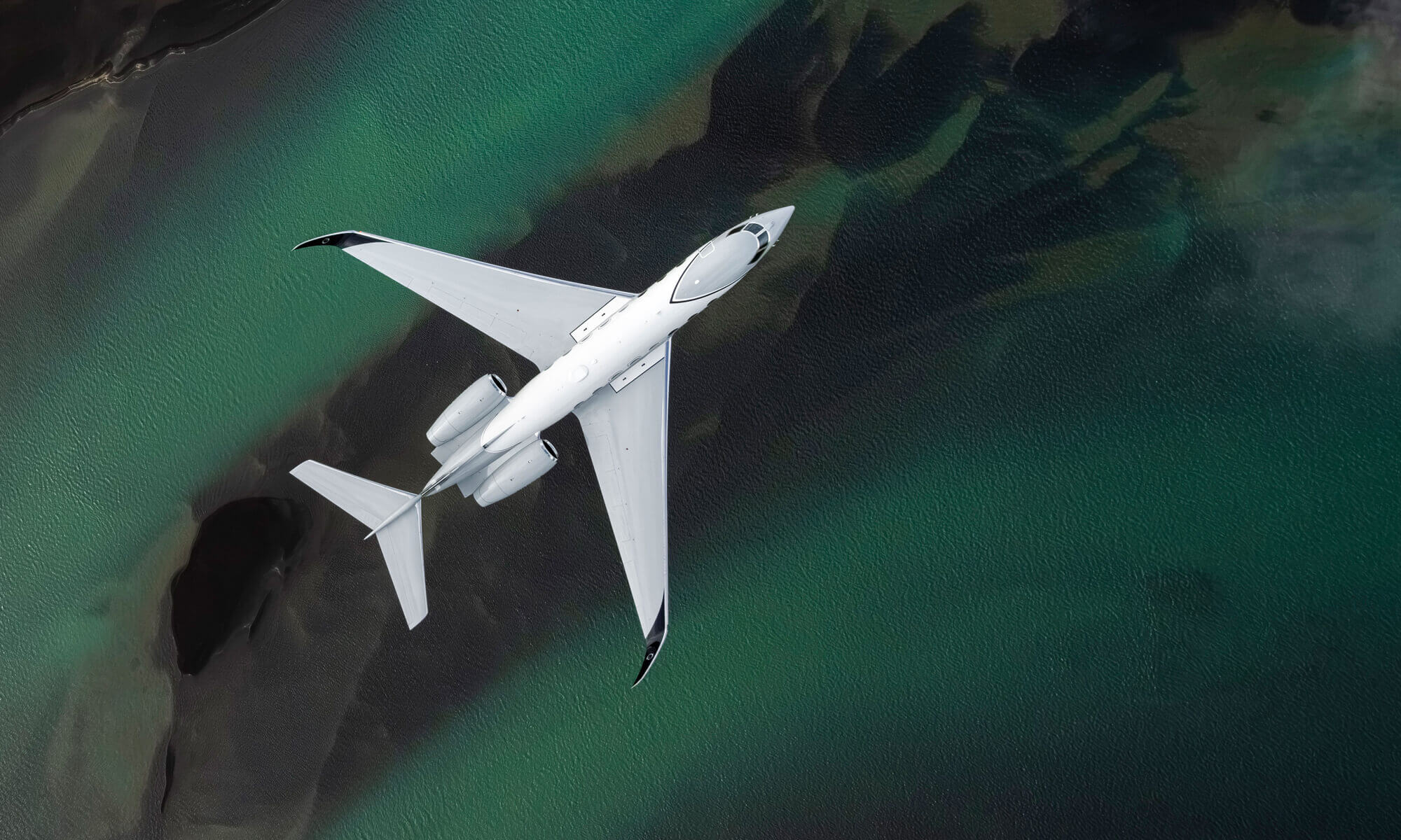 A Gulfstream G800 flies above cloud-veiled Sierra Nevada mountains.